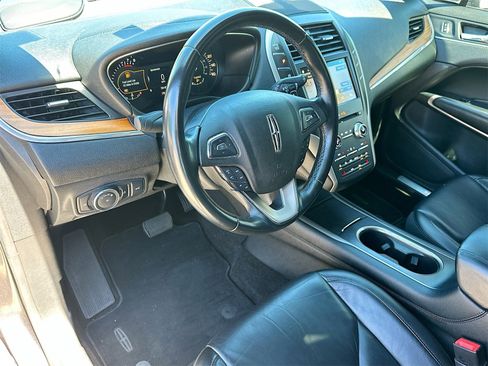 Used 2017 Lincoln MKC Select image 9
