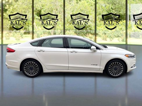 Used 2018 Ford Fusion Titanium image 4