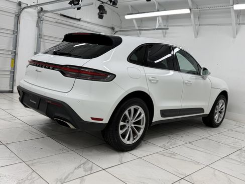 Certified 2025 Porsche Macan AWD/4WD image 11