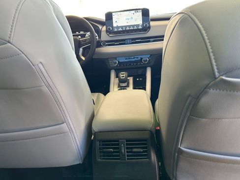 New 2025 Mitsubishi Outlander SEL image 27