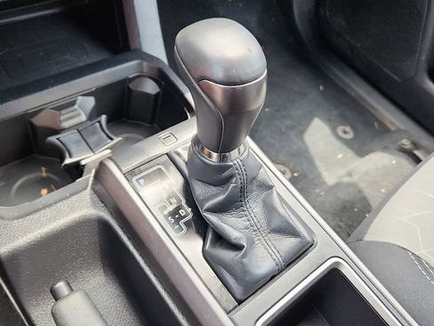 Used 2022 Toyota Tacoma TRD Off-Road w/ Technology Package AWD/4WD image 9