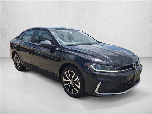 Used 2025 Volkswagen Jetta SE image 3