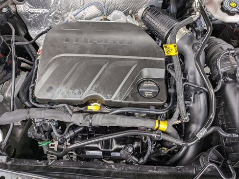 Used 2025 Chevrolet Trax LT w/ LT Convenience Package image 32