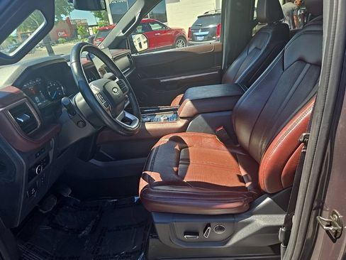 Used 2023 Ford Expedition Limited AWD/4WD image 13