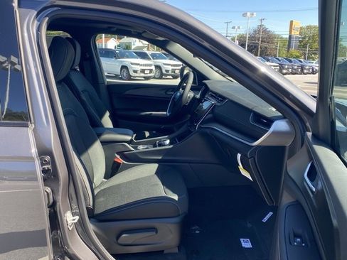 New 2025 Jeep Grand Cherokee L Laredo w/ Luxury Tech Group I image 28