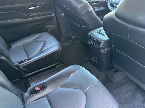 Certified 2025 Toyota Grand Highlander FWD image 20