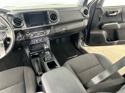 Used 2019 Toyota Tacoma TRD Sport AWD/4WD image 19