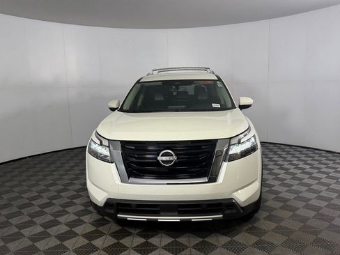 Used 2024 Nissan Pathfinder SL FWD image 11