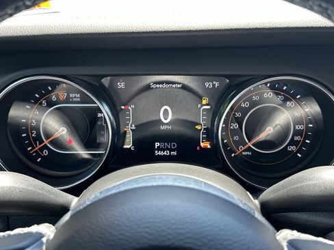 Used 2022 Jeep Wrangler Unlimited Sahara w/ Cold Weather Group image 11