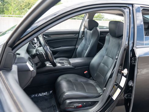 Used 2018 Honda Accord Touring image 16