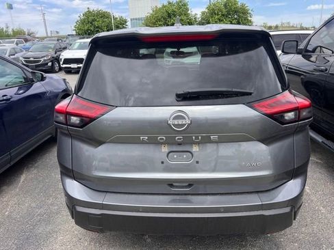 Used 2025 Nissan Rogue SV AWD/4WD image 2
