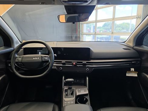 Certified 2026 Kia Sportage EX w/ EX Panorama Roof Package FWD image 19
