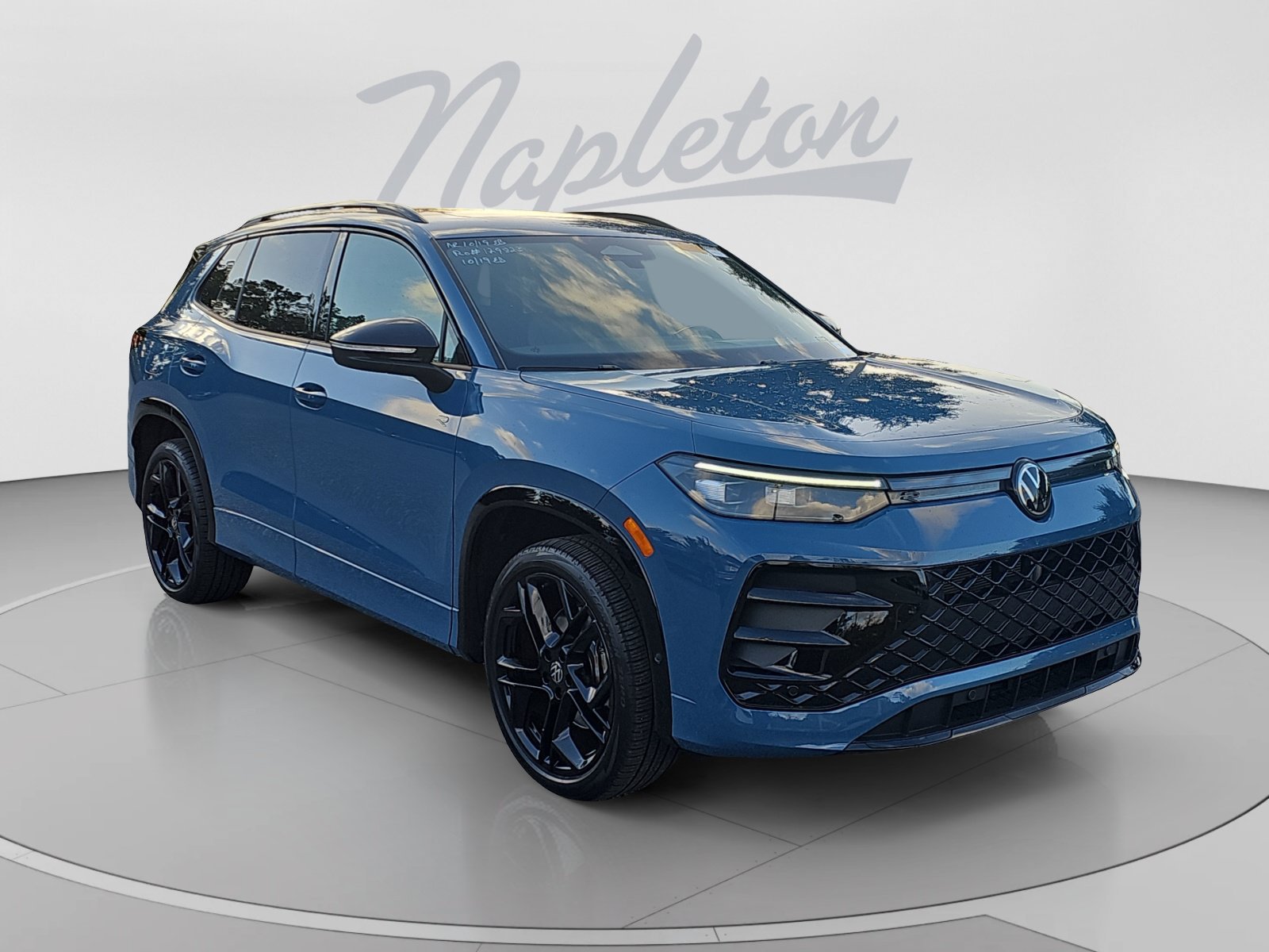 Used 2025 Volkswagen Tiguan SE R-Line AWD/4WD image 8