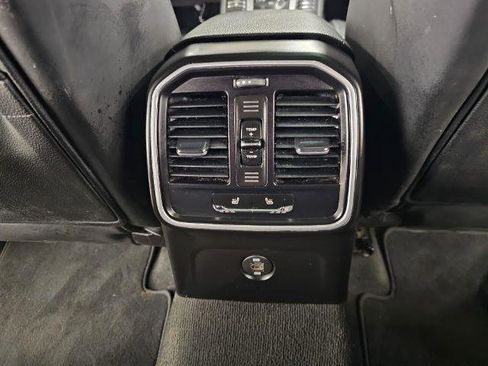 Used 2017 Porsche Macan image 37