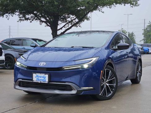 Used 2024 Toyota Prius XLE image 1