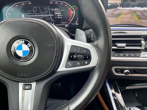 Used 2022 BMW X7 xDrive40i w/ M Sport Package image 25