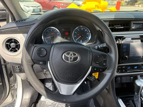 Used 2017 Toyota Corolla LE image 23