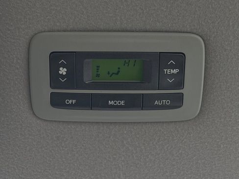 Used 2011 Toyota Sienna XLE image 29