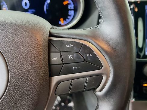 Used 2019 Jeep Grand Cherokee Altitude AWD/4WD image 34