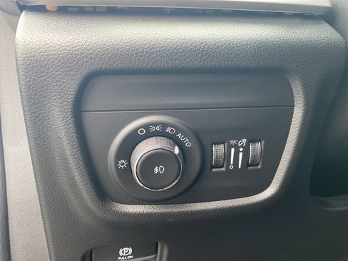 New 2025 Jeep Grand Cherokee Limited w/ Luxury Tech Group II image 14