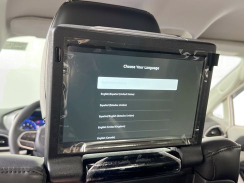 Used 2023 Chrysler Pacifica Touring-L w/ Uconnect Theater Family Group image 25