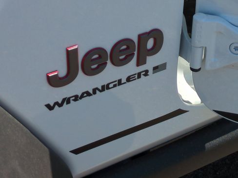 New 2025 Jeep Wrangler Unlimited Rubicon w/ Steel Bumper Group image 24