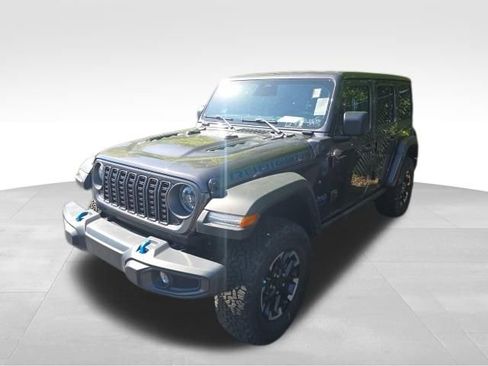 Used 2025 Jeep Wrangler Unlimited Rubicon 4xe w/ Convenience Group AWD/4WD image 6