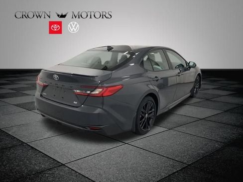 Used 2025 Toyota Camry SE image 6