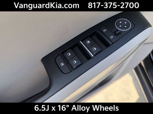 Certified 2025 Kia Soul LX FWD image 17