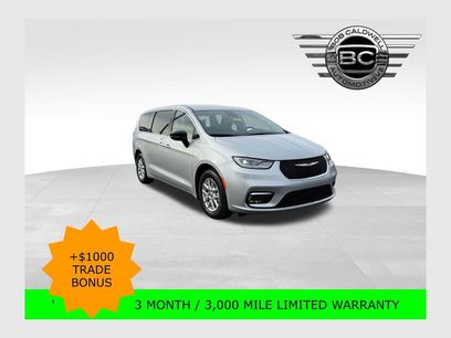 Used 2024 Chrysler Pacifica Touring-L