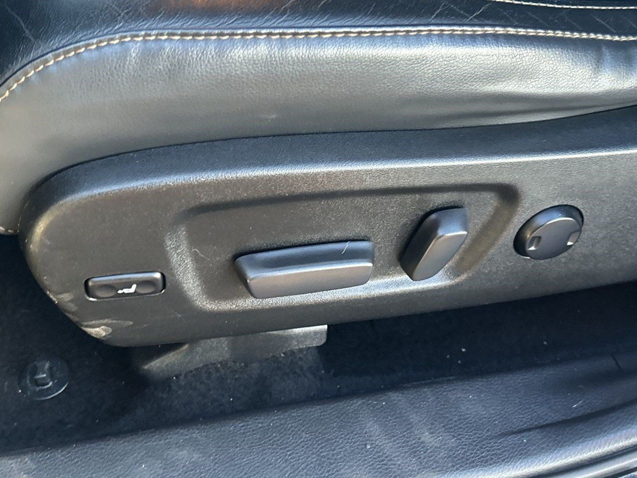 Used 2018 Toyota Highlander XLE FWD image 17