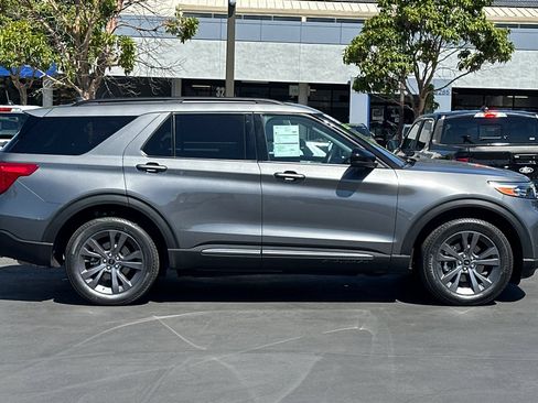 Certified 2023 Ford Explorer XLT w/ Equipment Group 202A AWD/4WD image 4