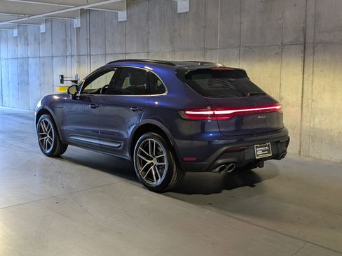 Certified 2025 Porsche Macan image 3