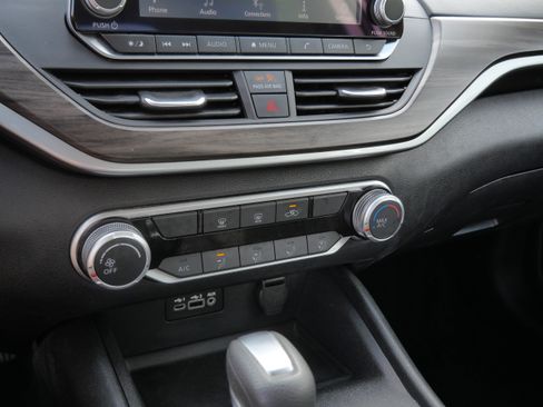 Used 2025 Nissan Altima 2.5 SV FWD image 23