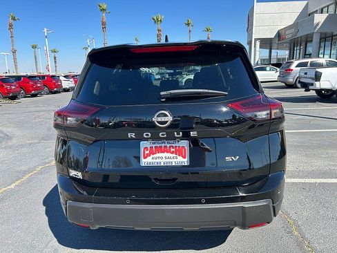 Used 2024 Nissan Rogue SV image 5