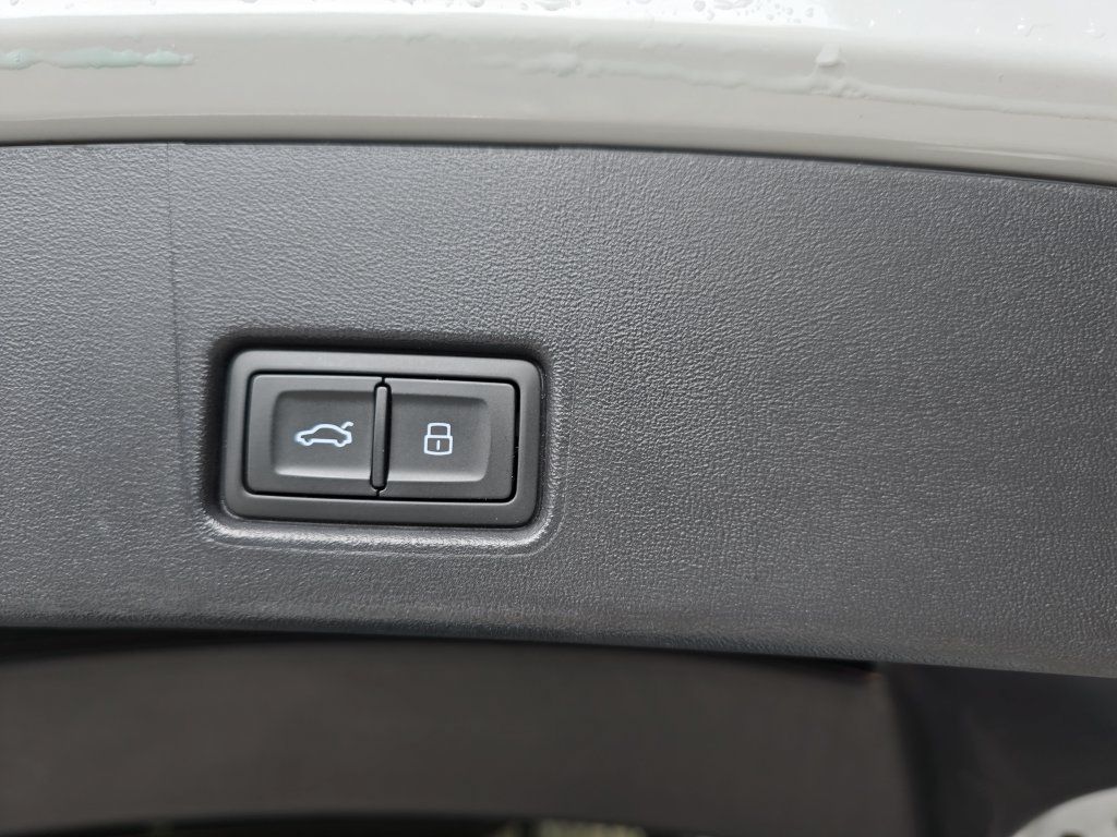 Used 2023 Audi Q4 e-tron Prestige AWD/4WD image 16