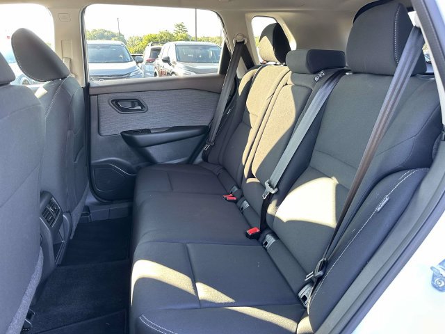 Used 2023 Nissan Rogue S AWD/4WD image 16
