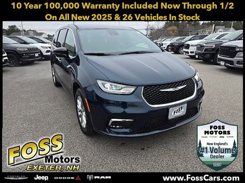 Used 2025 Chrysler Pacifica Select image 1