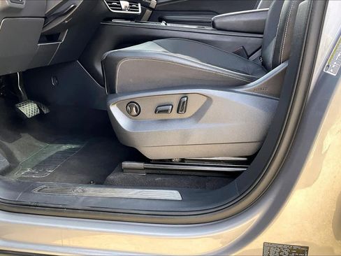 Used 2024 Volkswagen Atlas SE image 37