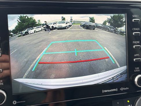 Used 2020 Toyota Highlander XLE AWD/4WD image 31