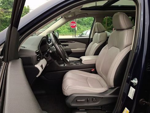 Used 2024 Honda Pilot Touring image 14