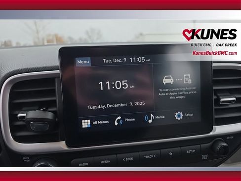 Used 2023 Hyundai Venue SEL image 14