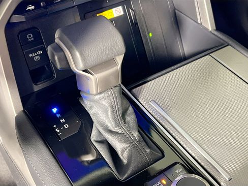 Used 2024 Toyota Sequoia Limited image 25