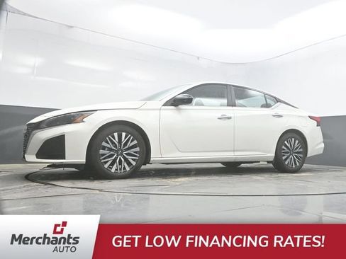 Used 2025 Nissan Altima 2.5 SV FWD image 38