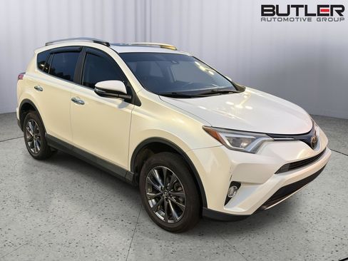 Used 2018 Toyota RAV4 Limited FWD image 8