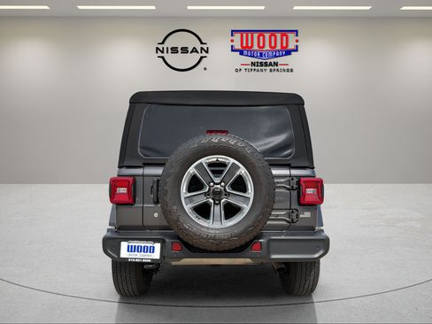 Used 2018 Jeep Wrangler Unlimited Sahara w/ Safety Group AWD/4WD image 3