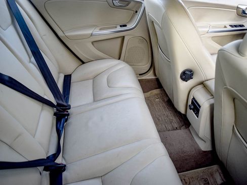 Used 2015 Volvo V60 T5 Premier image 8