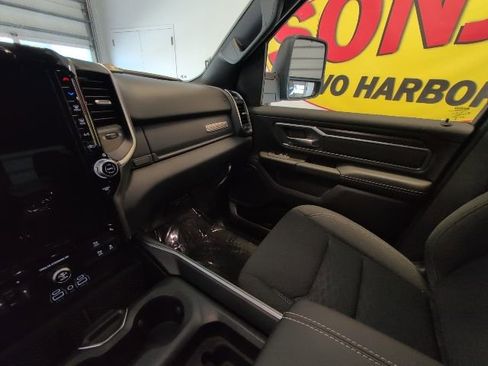 New 2026 RAM 1500 4x4 Crew Cab image 25