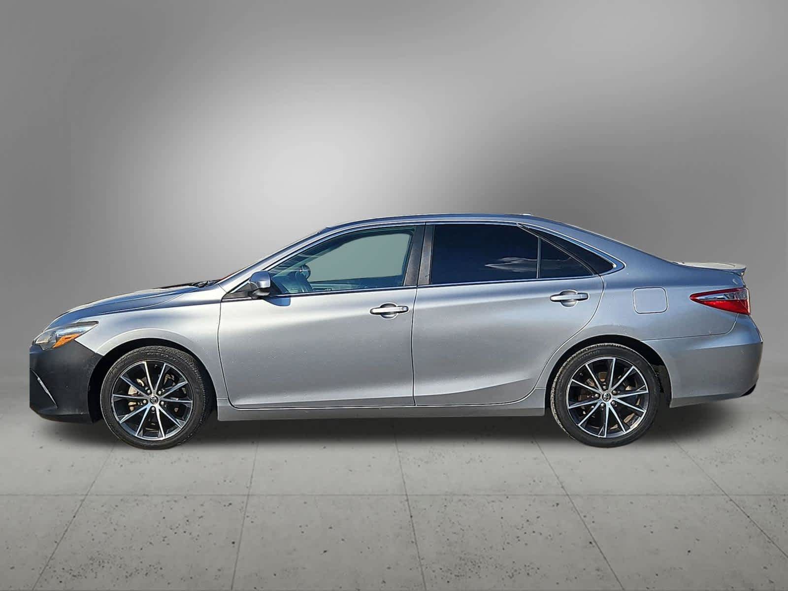 Used 2015 Toyota Camry XSE FWD image 2
