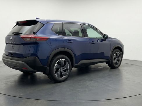 Used 2025 Nissan Rogue SV image 9